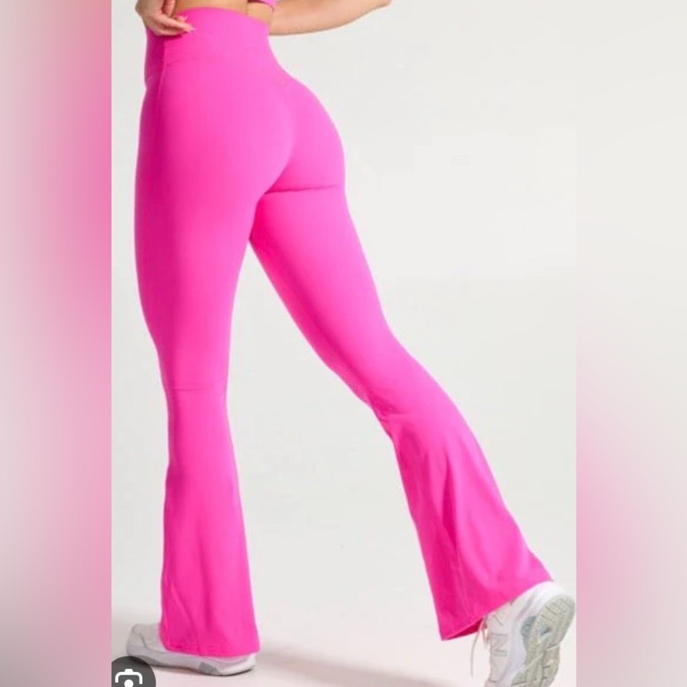 Free People Movement Cropped Good Karma Flare Leggings in Hot Pink XS/S